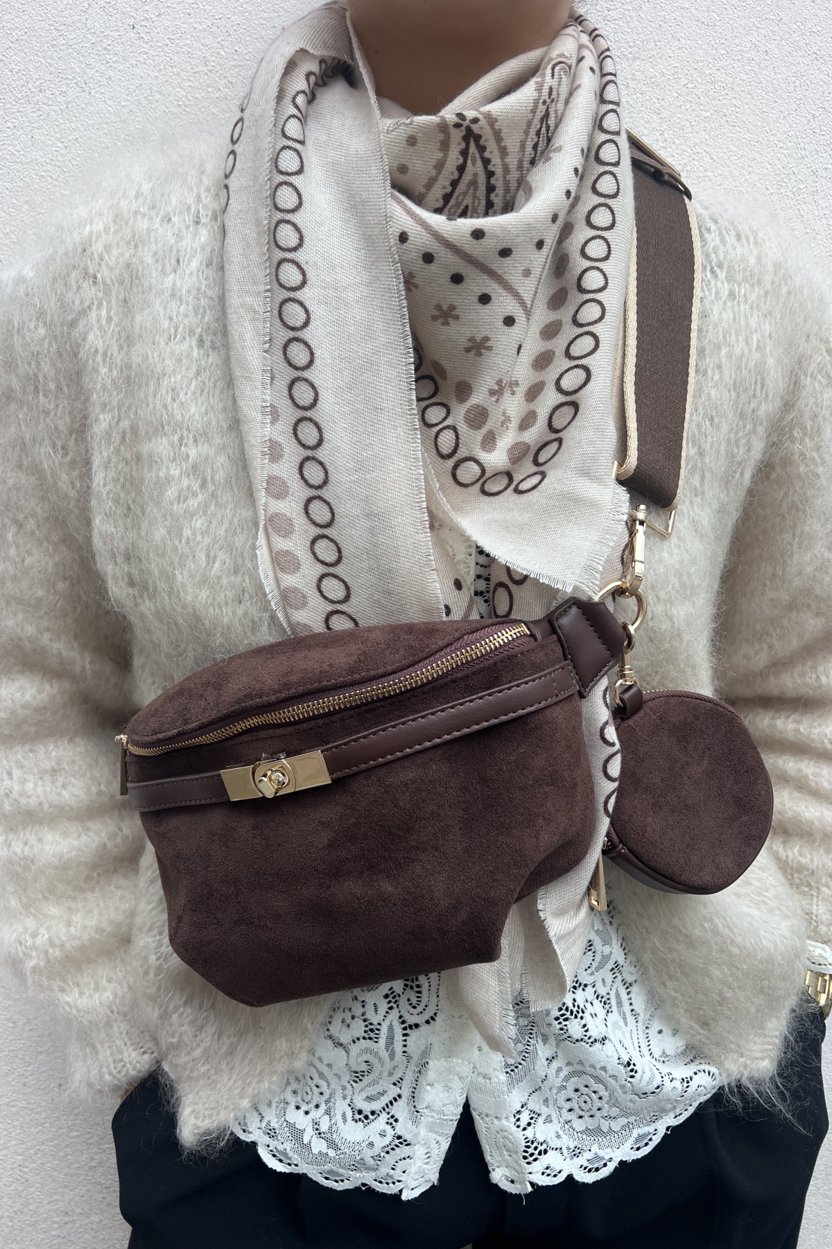 sac banane chocolat avec petit porte monnaie rond vimoda 