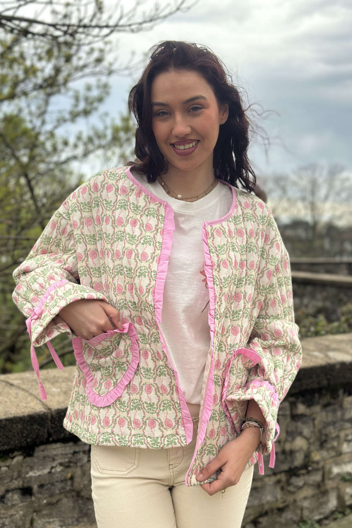 veste matelassée imprimé fleuri avec poche en forme de coeur