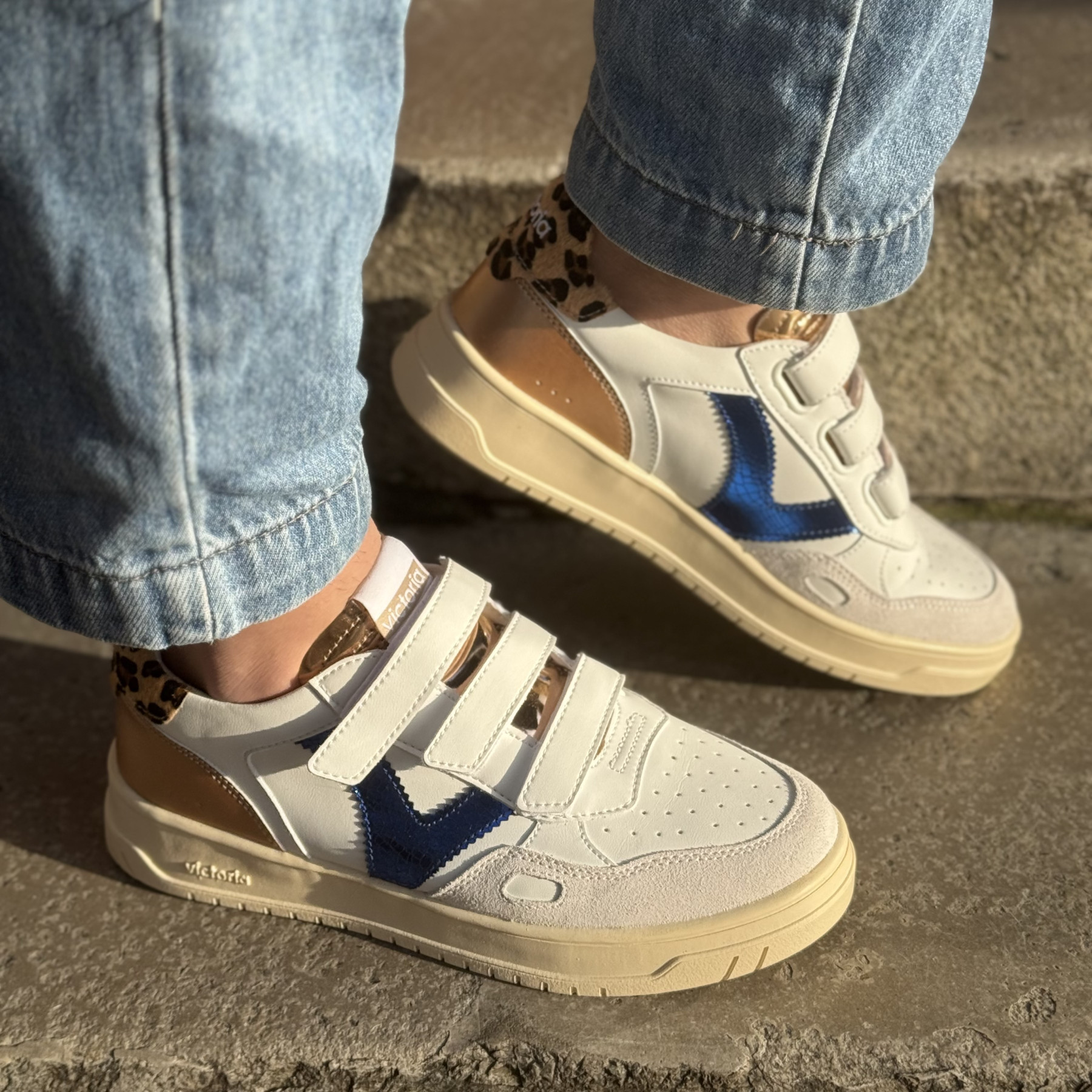 Victoria basket azul 7134 multicolore avec scratchs blancs