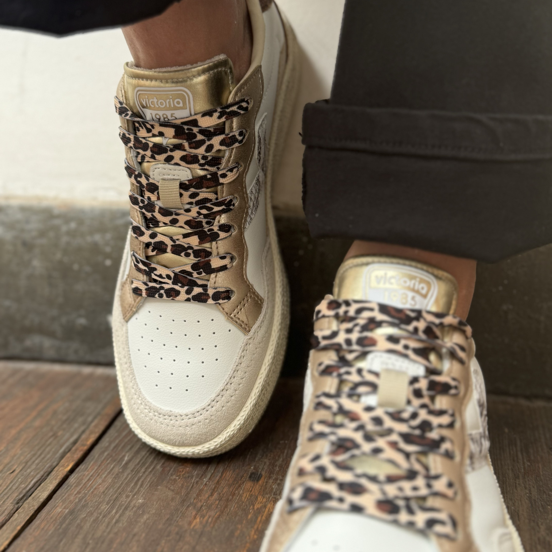 Victoria basket beige 6109 avec lacets léopard