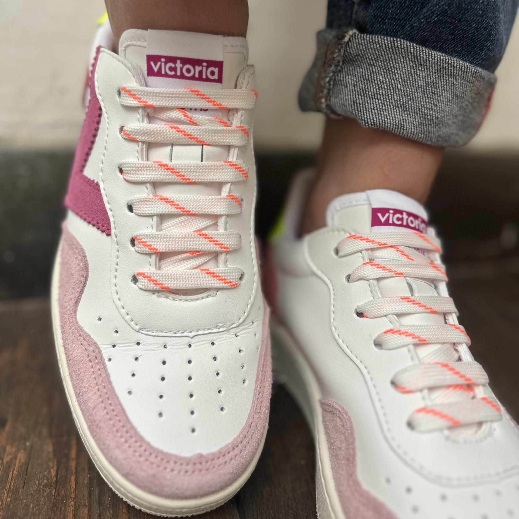 Victoria basket rosa 8269 multicolore avec lacets blancs et rose fluo