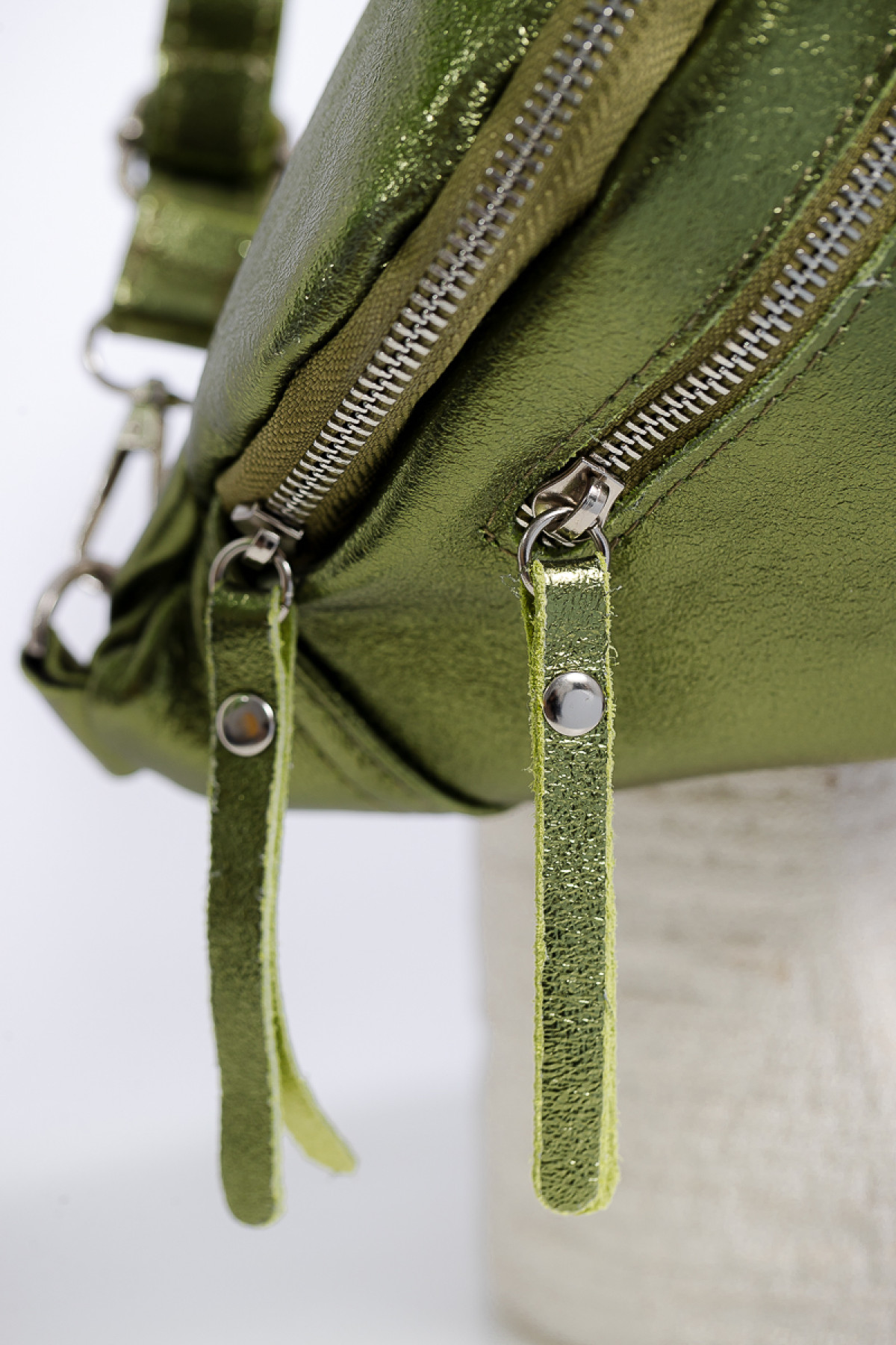VIMODA SAC BANANE EN CUIR KAKI METALLISE 