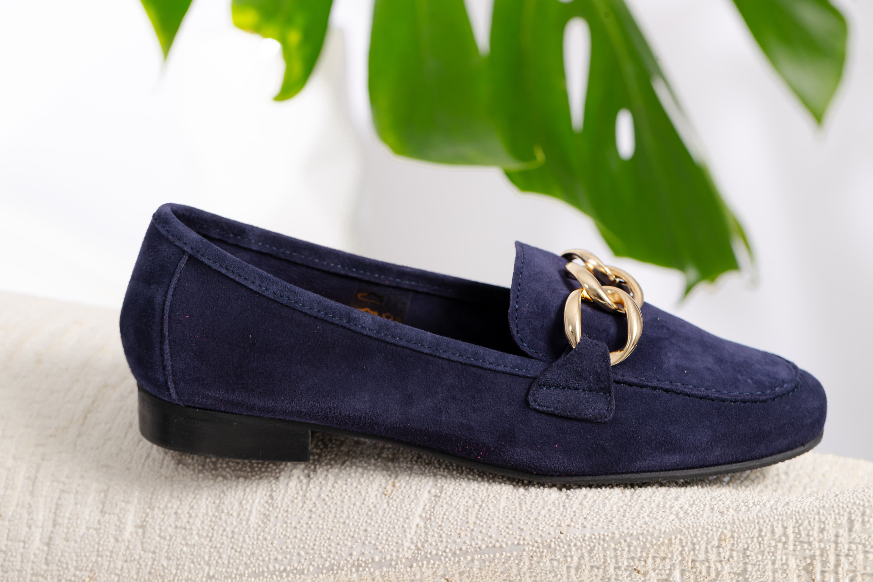 WE DO MOCASSIN RIVER/OR FEMME